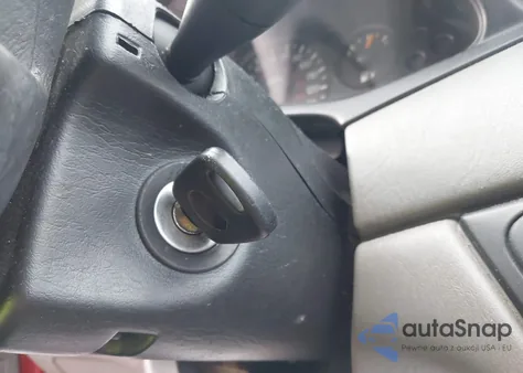 2004 Ford Focus Lx z USA, uszkodzony, nr VIN 1FAFP33PX4W121241